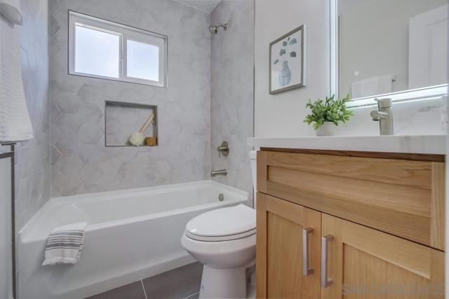 3987 Dalles Ave, San Diego CA: https://media.crmls.org/mediaz/0094d6e9-0ce6-4f0c-ae07-c5a03ae1f8b3.jpg