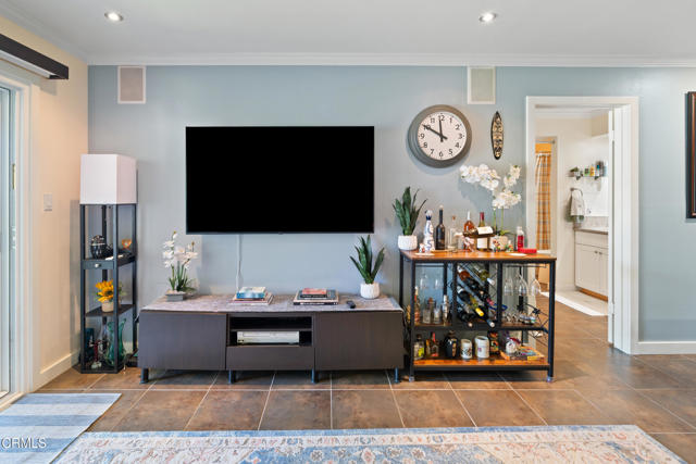 542 Ebbtide Circle, Port Hueneme CA: https://media.crmls.org/mediaz/00959430-948f-4028-ad61-7dcfd95304fa.jpg