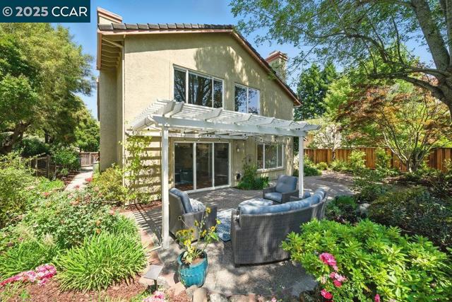 29 Blue Haven Ct, Danville CA: https://media.crmls.org/mediaz/00961742-957b-4fb9-bef6-4784708f06d3.jpg