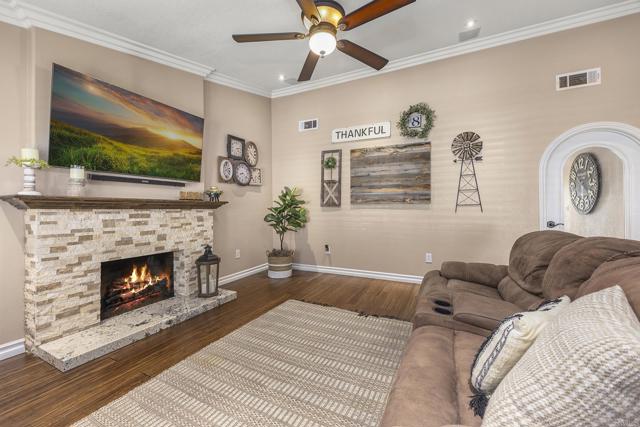 14172 MOORE COURT, Irvine CA: https://media.crmls.org/mediaz/0096761b-90ab-42cc-b999-670f02dc1a7d.jpg
