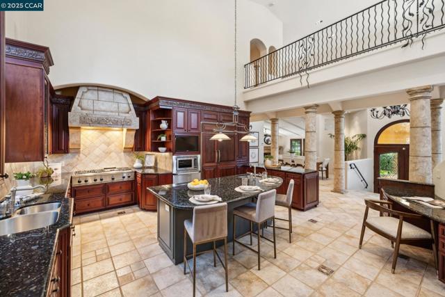 3711 Northgate Woods Court, Walnut Creek CA: https://media.crmls.org/mediaz/009704cc-0117-4ef2-969e-b62c27c89a53.jpg