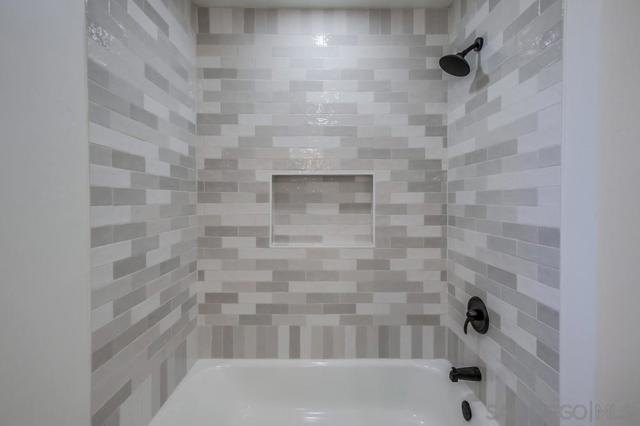 Image 27 of 60 For 4966 Lakewood Ct