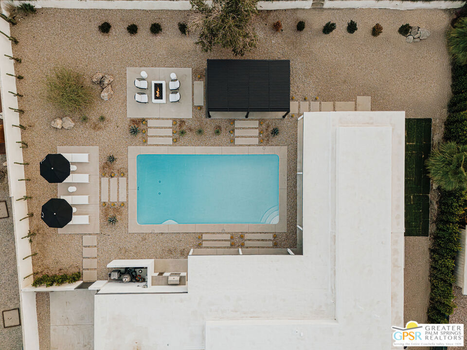 https://media.crmls.org/mediaz/00981a8d-553c-4fea-bb5b-657a2af0235b.jpg?preset=X-Large