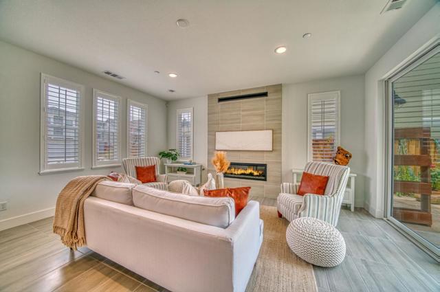 267 Sandy Gulch Drive, Marina CA: https://media.crmls.org/mediaz/009828dd-63d8-4387-9b0b-573ab2be663b.jpg