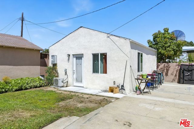 237 W Kelso Street, Inglewood CA: https://media.crmls.org/mediaz/00983bb6-f3c8-4c48-b6cc-906573bd3bf0.jpg