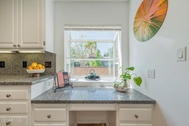 6120 Zelzah Avenue, Encino CA: https://media.crmls.org/mediaz/00986eaf-09d5-4400-9f8e-031bdf078e40.jpg