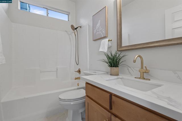 5109 Napa Shore Dr, Fairfield CA: https://media.crmls.org/mediaz/00987c1a-303e-46ca-9f69-d1b461b052f0.jpg