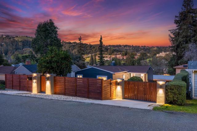 8124 Greenly Drive, Oakland CA: https://media.crmls.org/mediaz/00988995-4591-463d-850a-21839796eafd.jpg