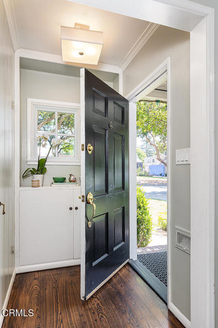 49 Annandale Road, Pasadena CA: https://media.crmls.org/mediaz/0098ae1c-b784-4d90-a1f7-c6c720ab78f6.jpg