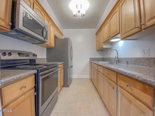 Detail Gallery Image 6 of 9 For 4423 Ambrose Ave #5,  Los Angeles,  CA 90027 - 1 Beds | 1 Baths