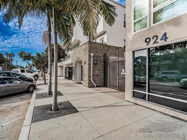924 Hornblend, San Diego CA: https://media.crmls.org/mediaz/009a1147-09f1-42fe-a999-52c12da5fa35.jpg