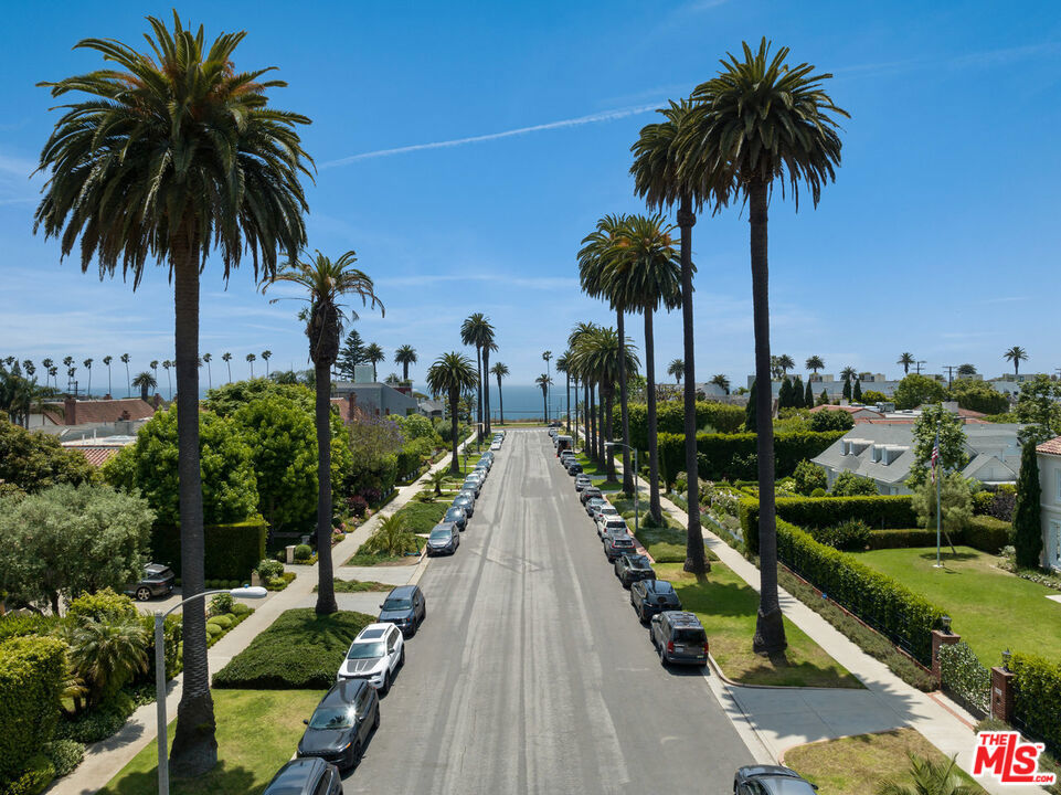 https://media.crmls.org/mediaz/009a33d0-db1d-49f0-8706-fc12380ec9d1.jpg?preset=X-Large