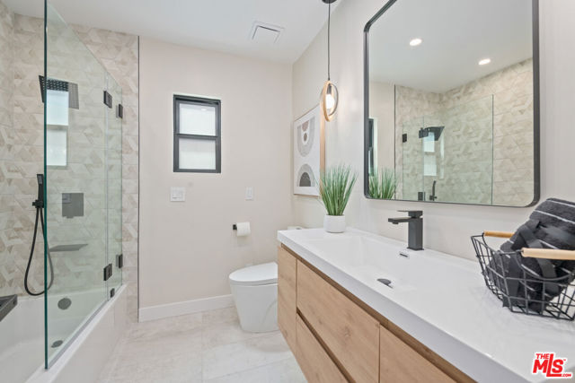 23442 Burbank Boulevard, Woodland Hills CA: https://media.crmls.org/mediaz/009a4d79-5a1e-410c-a6b5-66316c2336a1.jpg