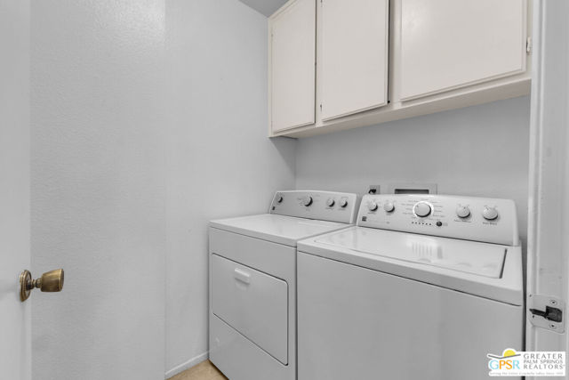 1425 E Luna Way, Palm Springs CA: https://media.crmls.org/mediaz/009b5822-eb3c-47a4-b416-54949138b708.jpg