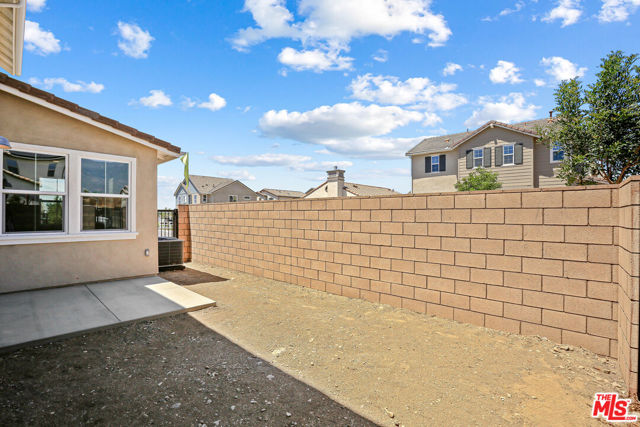 13889 Bell Way, Fontana CA: https://media.crmls.org/mediaz/009b86f0-7edd-4dc6-be77-0801e6483233.jpg