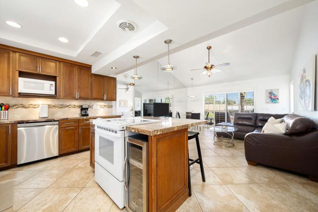 40960 La Costa W Circle, Palm Desert CA: https://media.crmls.org/mediaz/009bb3da-cb24-4463-a283-925e695f73d1.jpg