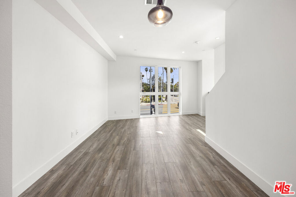 5500 W Olympic Boulevard, Los Angeles, CA 90036