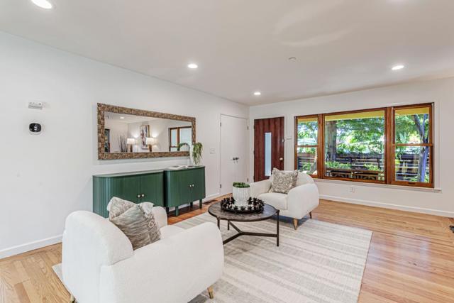 3704 Fair Oaks Avenue, Menlo Park CA: https://media.crmls.org/mediaz/009bde2c-da65-4a39-b62d-e08e5938325a.jpg