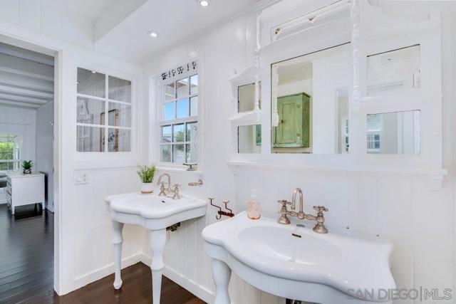 4154 Hill St, San Diego CA: https://media.crmls.org/mediaz/009befc6-c027-4759-9bd2-cfb5bc360810.jpg