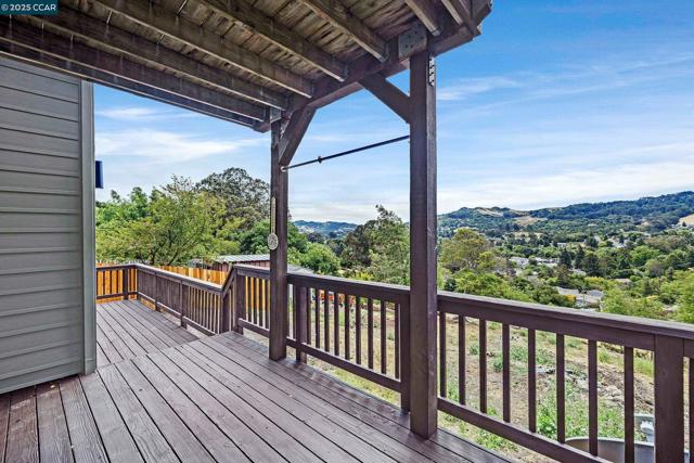 4044 Lambert Rd, El Sobrante CA: https://media.crmls.org/mediaz/009c1b34-7074-404c-ba47-9c315f089649.jpg