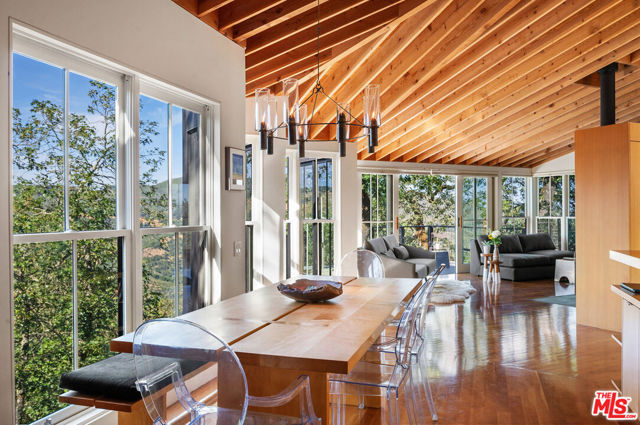 351 Wall Road, Napa CA: https://media.crmls.org/mediaz/009c3ea6-0a0e-41c9-bb88-8ee629215fbb.jpg