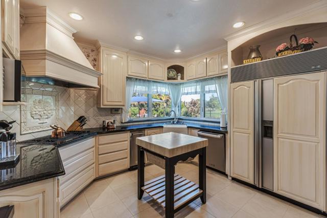 290 Bonnie Lane, Hollister CA: https://media.crmls.org/mediaz/009c727a-20e7-48ab-aecd-bc00a6f06f94.jpg