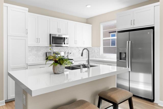 Detail Gallery Image 8 of 24 For 1227 Sunrise Vw. #105,  San Marcos,  CA 92078 - 3 Beds | 3 Baths