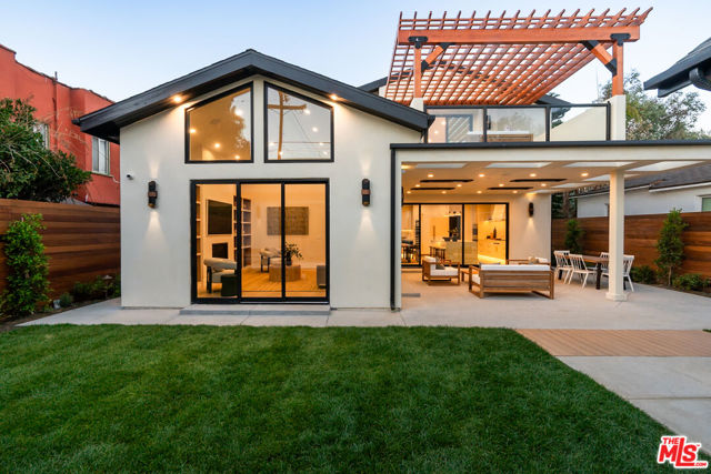 3076 Glenhurst Avenue, Los Angeles CA: https://media.crmls.org/mediaz/009d4bad-316c-4a55-aa04-6a9787bb1563.jpg