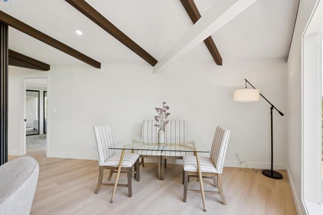723 Redwood Rd, San Anselmo CA: https://media.crmls.org/mediaz/009da025-9088-4fd6-abbe-073c1b2edf95.jpg