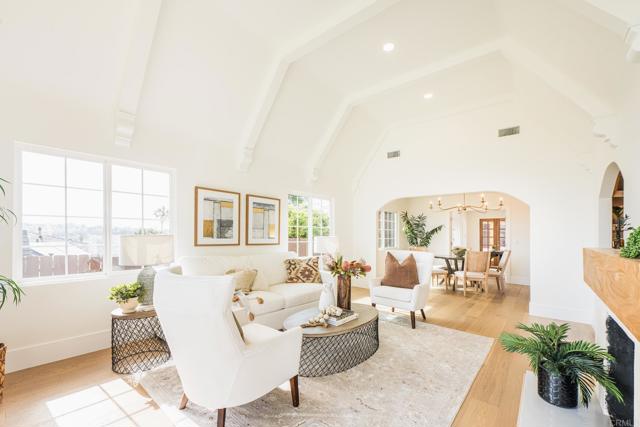 Detail Gallery Image 11 of 64 For 3951 Atascadero Dr, San Diego,  CA 92107 - 4 Beds | 3 Baths