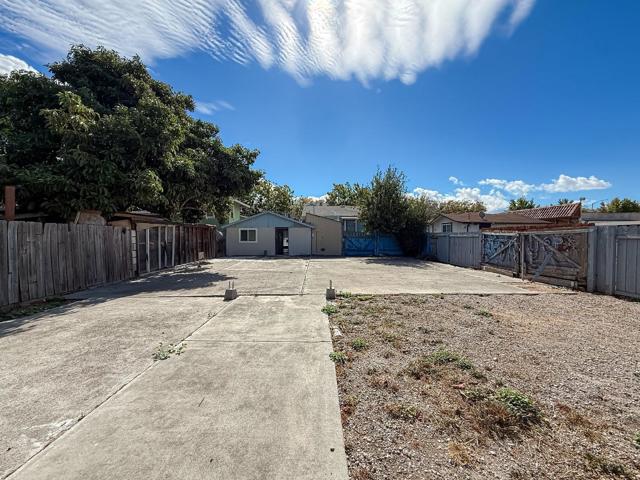 558 A Street, Hayward CA: https://media.crmls.org/mediaz/009eec30-1774-499b-aae3-37868d02053c.jpg