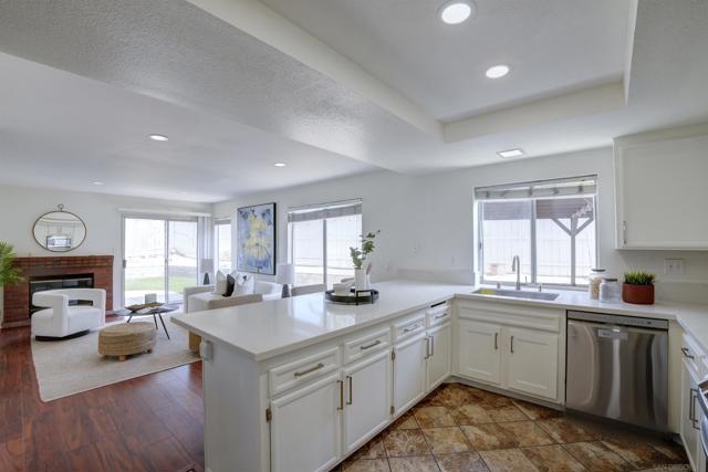 609 Rue Bayonne, Chula Vista CA: https://media.crmls.org/mediaz/009f12c7-af39-4eb2-9123-558ff67ed6a4.jpg