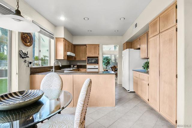 7560 Windy Ridge Rd, San Diego CA: https://media.crmls.org/mediaz/009f163e-eb44-4501-b851-4598ecc6f3c0.jpg