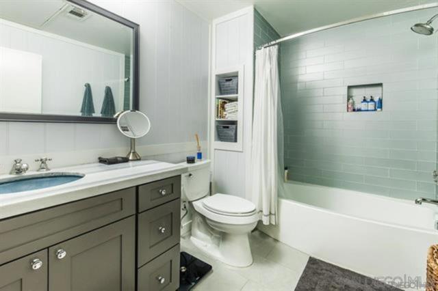 687 S Coast Highway, Encinitas CA: https://media.crmls.org/mediaz/009f92c2-1cb7-4ddc-a30f-8917a99e8471.jpg