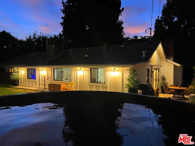 4104 Saugus Avenue, Sherman Oaks CA: https://media.crmls.org/mediaz/009fc823-60c1-41ce-a07b-ffef246cd85c.jpg