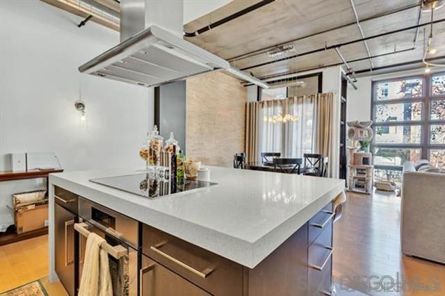 877 Island Ave, San Diego CA: https://media.crmls.org/mediaz/009fdc78-7d89-4493-ac87-390a839871da.jpg