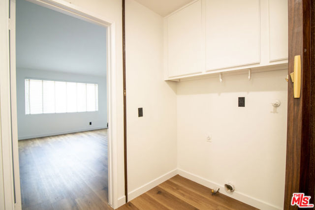 1132 19th Street, Santa Monica CA: https://media.crmls.org/mediaz/00a0d0e8-18d1-46ca-99f3-b513df5c5672.jpg