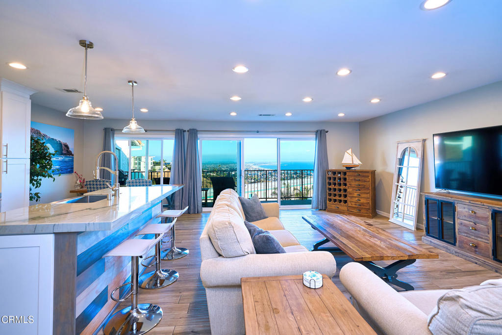 886 Winding Way Drive