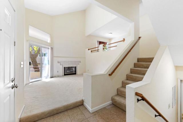 210 Commons Lane, Foster City CA: https://media.crmls.org/mediaz/00a15974-8628-4804-93f7-cfd2b7c1eff9.jpg