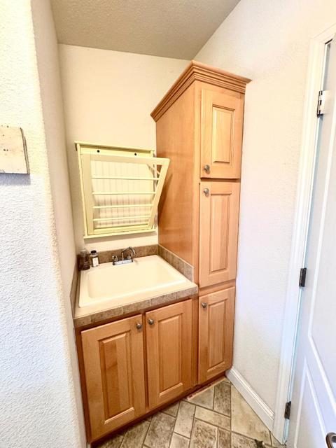 32 Oceanview Avenue, Half Moon Bay CA: https://media.crmls.org/mediaz/00a187b0-013c-4310-a9f9-cc765dfc0c33.jpg