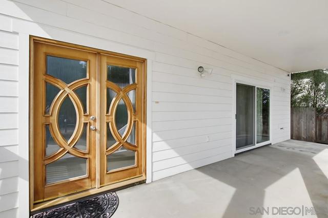 131 Scenic Dr, El Cajon CA: https://media.crmls.org/mediaz/00a1bef1-d897-47d0-88ac-308c67f8aa63.jpg