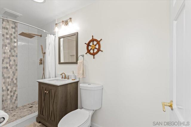 20403 Rancho Villa Rd, Ramona CA: https://media.crmls.org/mediaz/00a1e95b-e63b-4469-8681-9b5e6947747a.jpg