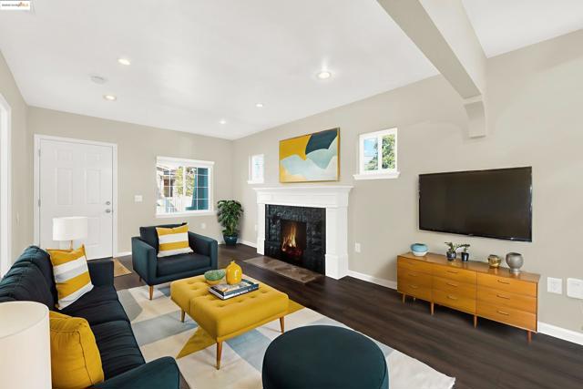 1232 78Th Ave, Oakland CA: https://media.crmls.org/mediaz/00a209ab-63ab-4368-9c6f-0499a516c902.jpg