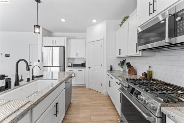 2951 Newberry Court, Fairfield CA: https://media.crmls.org/mediaz/00a2646e-8e54-42ee-8aad-6e1b7a22c07a.jpg