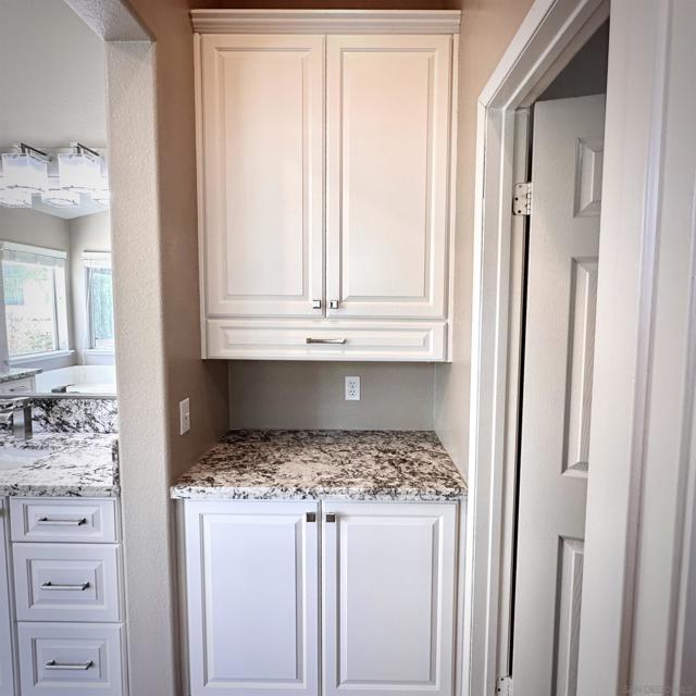 37710 Sprucewood Ln, Murrieta CA: https://media.crmls.org/mediaz/00a2c870-d4c3-434f-8121-09f2691fcc10.jpg
