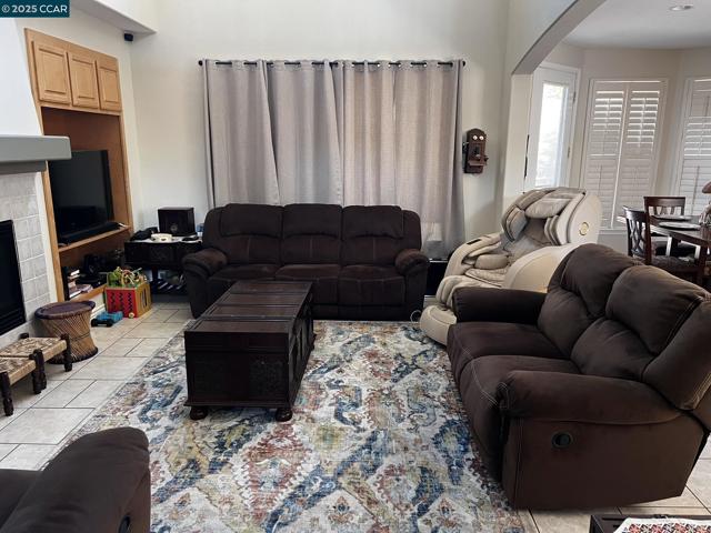 4045 Galenez Way, Antioch CA: https://media.crmls.org/mediaz/00a3348a-6cff-42a3-ab34-3864a6d85092.jpg