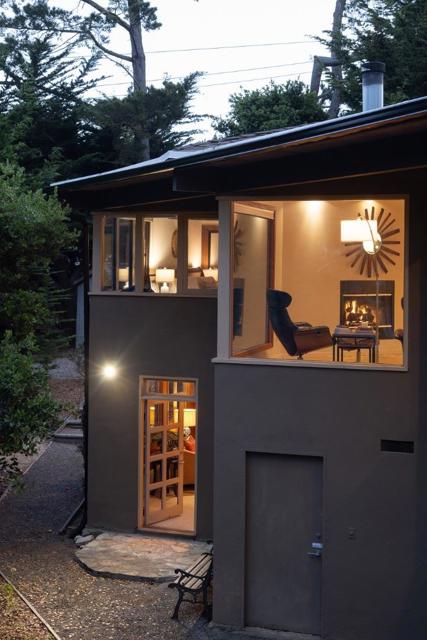 25275 Arriba Del Mundo, Carmel CA: https://media.crmls.org/mediaz/00a38198-20f6-41ad-b0b8-6475adbc41f3.jpg