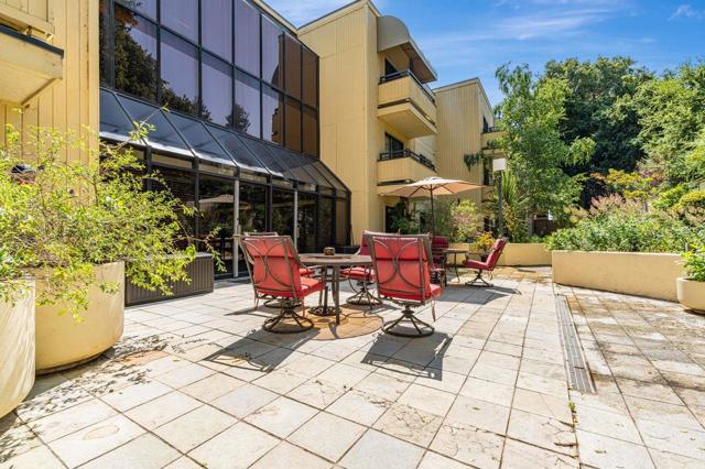 324 Catalpa Street, San Mateo CA: https://media.crmls.org/mediaz/00a4821e-7875-4545-9392-e97bea4cb071.jpg