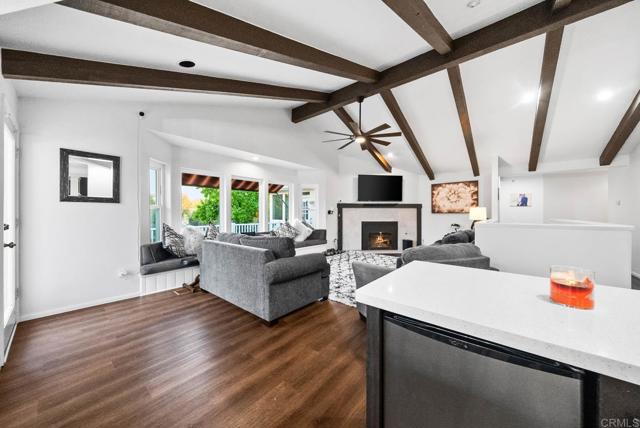 15425 Vista Vicente Dr, San Diego CA: https://media.crmls.org/mediaz/00a4aa6d-8578-49f4-a4c9-f684e776372e.jpg
