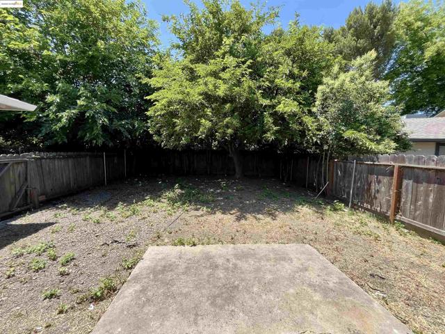3619 DeOvan St, Stockton CA: https://media.crmls.org/mediaz/00a4ed46-b89c-4d21-98c4-eaa4cab25af5.jpg